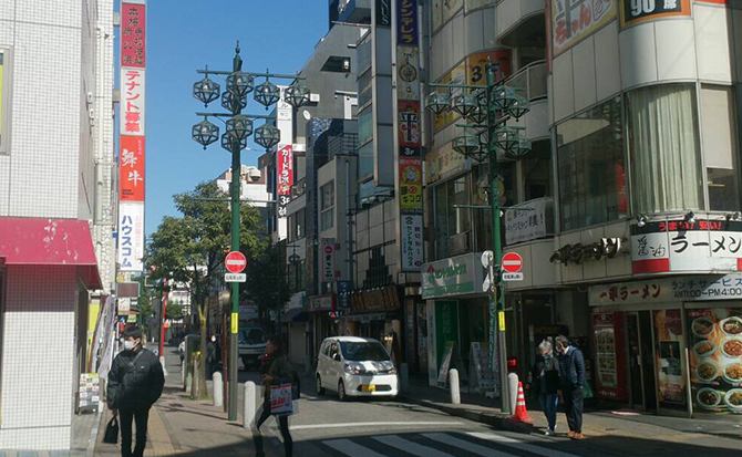 右手に磯丸水産さんが見えます