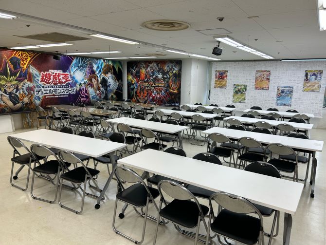 対戦スペースは広々64席ご用意!